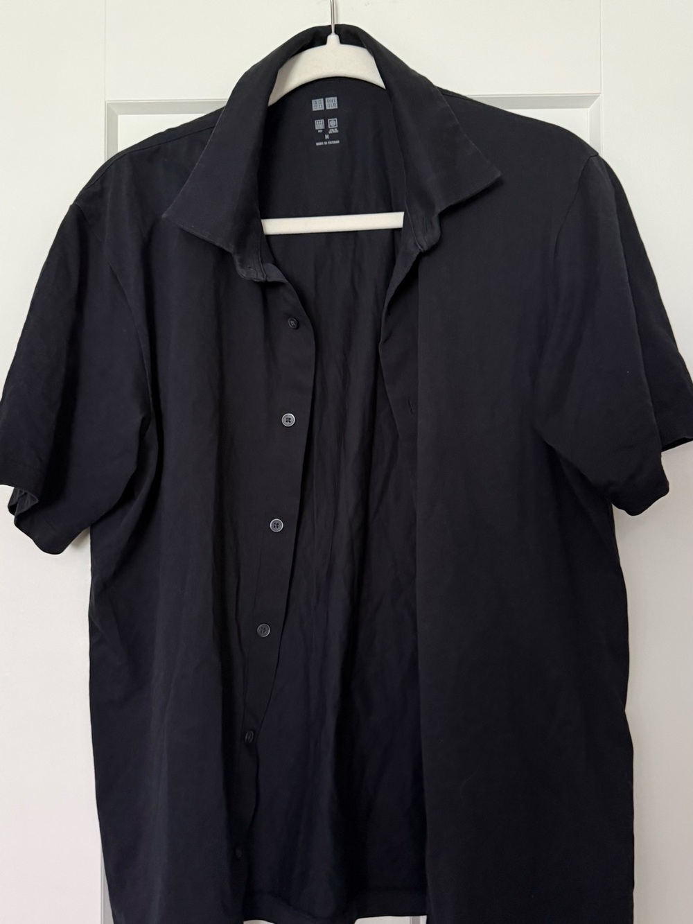 Uniqlo Men's Short-Sleeve Black Button-Down Shirt
